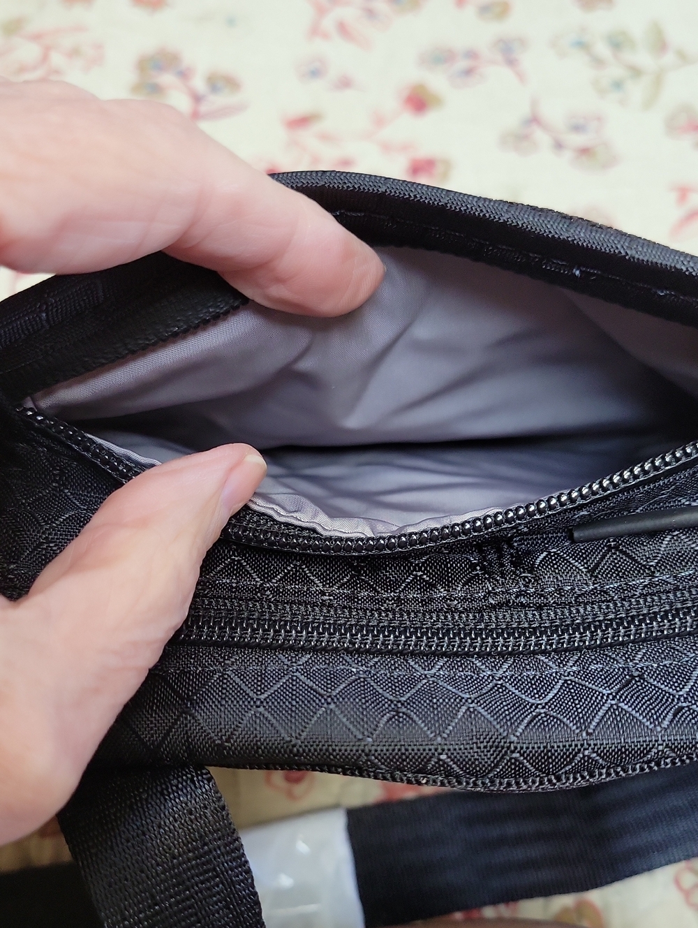 NWT- Athleta ‘Excursion’ Convertible Chest / Waist Bag- Large Version - Picture 8 of 9